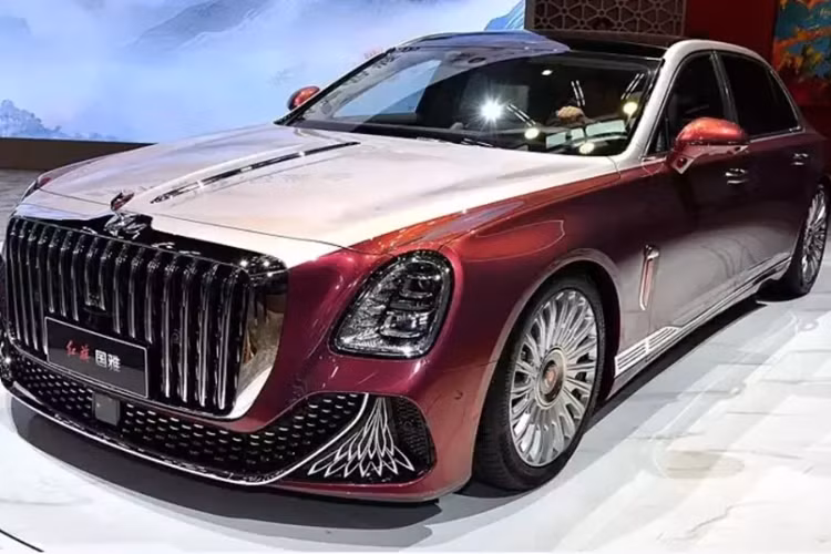 Ngoài Guoya, ba mẫu xe khác là Guoyao, Guoli và Guoyue sẽ sớm tạo thành đội tàu Golden Sunflower dưới thương hiệu hạng sang này. Hướng Dương Vàng là tên tuổi đại diện cho những mẫu xe sang và đắt tiền nhất của Hongqi.