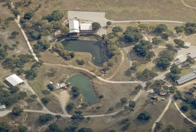 Tesla Model X roi xuong nuoc, nu CEO Angela Chao thiet mang-Hinh-3