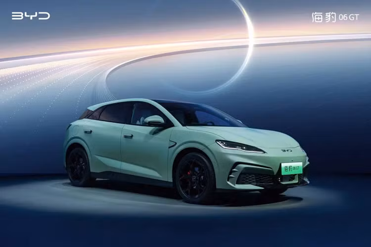 Trong khuôn khổ sự kiện Triển lãm Ô tô Thành Đô 2024 diễn ra ở Trung Quốc, hãng xe BYD đã chính thức cho ra mắt một sản phẩm mới có tên gọi là BYD Seal 06 GT 2025 mới.