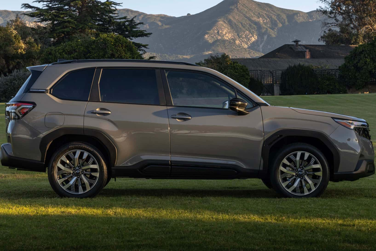 Subaru cũng có ý định sản xuất phiên bản Hybrid của Forester 2025 tại cùng địa điểm này từ năm 2026. Hãng sẽ tiếp tục sản xuất Forester cho thị trường quê nhà tại nhà máy ở Ōta, tỉnh Gunma, Nhật Bản.