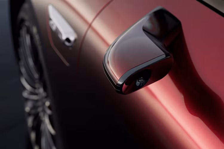 Stelato S9 kế thừa ngôn ngữ thiết kế từ Luxeed S7, một mẫu sedan điện khác có kích thước nhỏ hơn do Huawei và Chery sản xuất. Xe được trang bị camera thay gương chiếu hậu và tay nắm cửa ẩn để cải thiện khả năng khí động học. Đi kèm với đó là bộ mâm xe có kích thước khá lớn, lên tới 21 inch.