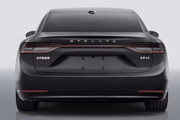 Dù mục tiêu nhắm đến các đối thủ hạng sang Đức nhưng với mức giá này, Stelato S9 sẽ trực tiếp đối đầu với các đối thủ như Nio ET7 (59.000 USD), Zeekr 001 (37.500-41.800 USD) và Avatr 12 (41.300-47.000 USD). Đáng chú ý, các mẫu xe này đều cùng sử dụng công nghệ của Huawei.