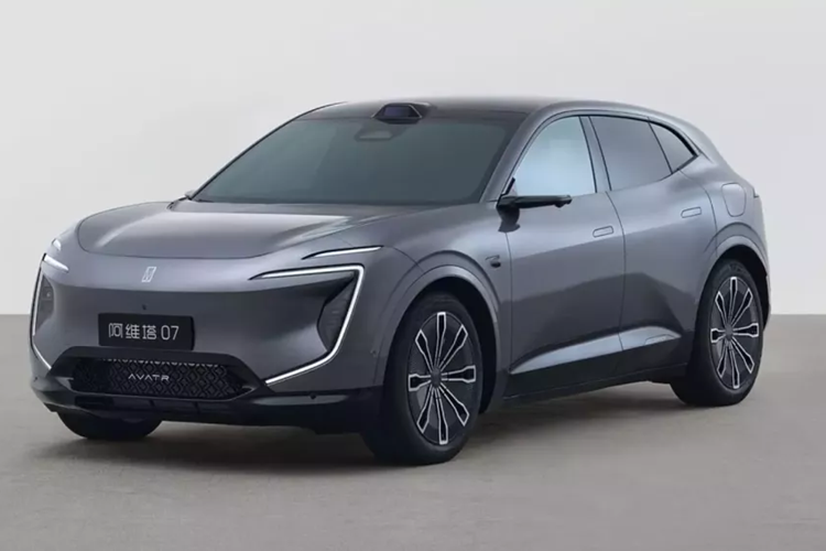 Dòng sản phẩm của Avatr hiện bao gồm hai mẫu xe chạy hoàn toàn bằng điện là 11 có thiết kế SUV và 12 là dòng hatchback. Tuy nhiên, thương hiệu này đã thực hiện chuyển đổi sang phân khúc EREV để tăng doanh số, và chiếc crossover Avatr 07 sẽ trở thành bộ mở rộng phạm vi đầu tiên của thương hiệu.