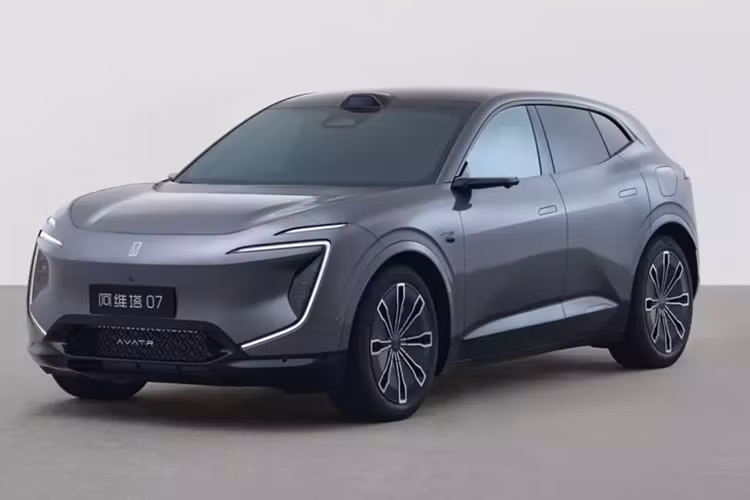 Dòng sản phẩm của Avatr hiện bao gồm hai mẫu xe chạy hoàn toàn bằng điện là 11 có thiết kế SUV và 12 là dòng hatchback. Tuy nhiên, thương hiệu này đã thực hiện chuyển đổi sang phân khúc EREV để tăng doanh số, và chiếc crossover Avatr 07 sẽ trở thành bộ mở rộng phạm vi đầu tiên của thương hiệu.