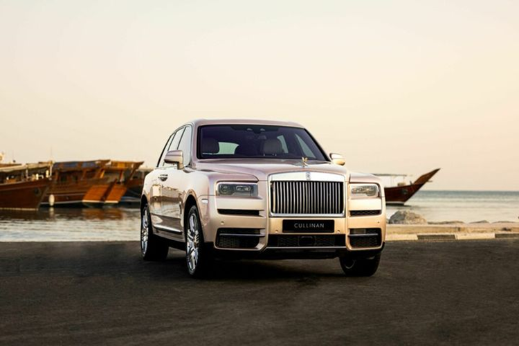 Mẫu xe Rolls-Royce bán chạy nhất năm 2023 là Cullinan, mặc dù mẫu SUV này sắp có bản nâng cấp mới. Tuy hãng không cung cấp chi tiết doanh số của từng mẫu xe, nhưng có thể dự đoán Rolls-Royce Ghost là mẫu xe bán chạy thứ hai, trong khi đó mẫu xe đắt đỏ nhất của hãng là Phantom xếp ở vị trí thứ 3.