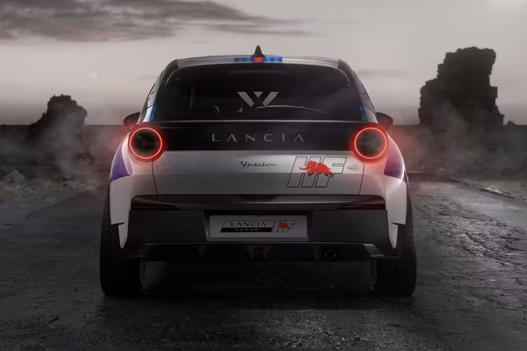 Phiên bản cao cấp hơn Ypsilon Rally 4 HF là biến thể đua xe thể thao sử dụng động cơ xăng tăng áp. Đây là động cơ 3 xi-lanh, dung tích 1.2 lít, công suất 209 mã lực. Đúng như tên gọi của chiếc xe đua, xe đã được phát triển để tuân thủ các quy định của FIA Group Rally4.