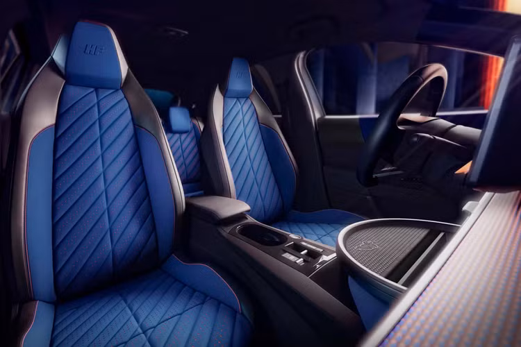 Logo con voi lần đầu tiên được sử dụng vào năm 1960 khi các chủ sở hữu thành lập một câu lạc bộ chỉ dành riêng cho những người có ít nhất sáu chiếc ô tô và đội đua HF Lancia được thành lập vào năm 1963 nhưng phải đến năm 1966, chiếc xe đầu tiên mới nhận được logo huyền thoại.