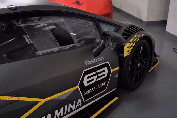 Đáng tiếc là dự án chiếc siêu xe Lamborghini Huracan Super Trofeo Evo 10th Edition này chưa từng lộ diện vì Khanh Super bị bắt, hiện tại, xe đã về đến 1 showroom khác ở nước ngoài, như số phận của siêu xe đua McLaren Senna GTR từng xuất hiện ở Việt Nam.