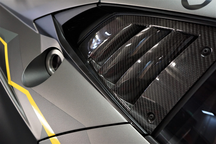 Không có nhiều nâng cấp về hiệu suất cho chiếc Huracan Super Trofeo Evo 10th Edition, nhưng ECU hoàn toàn mới của siêu xe này cũng giúp khối động cơ V10, dung tích 5.2 lít, sản sinh công suất tối đa 630 mã lực, tăng thêm 10 mã lực so với mẫu xe đua Huracan Super Trofeo Evo..