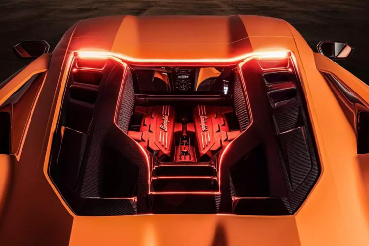 Lamborghini Revuelto của Minh Nhựa sắp tậu là 1 cuộc cách mạnh của hãng siêu xe Lamborghini khi lần đầu tiên, họ sản xuất ra 1 chiếc siêu xe với hệ dẫn độngplug-in hybrid, dù đối thủ Ferrari đã đi trước vài năm.