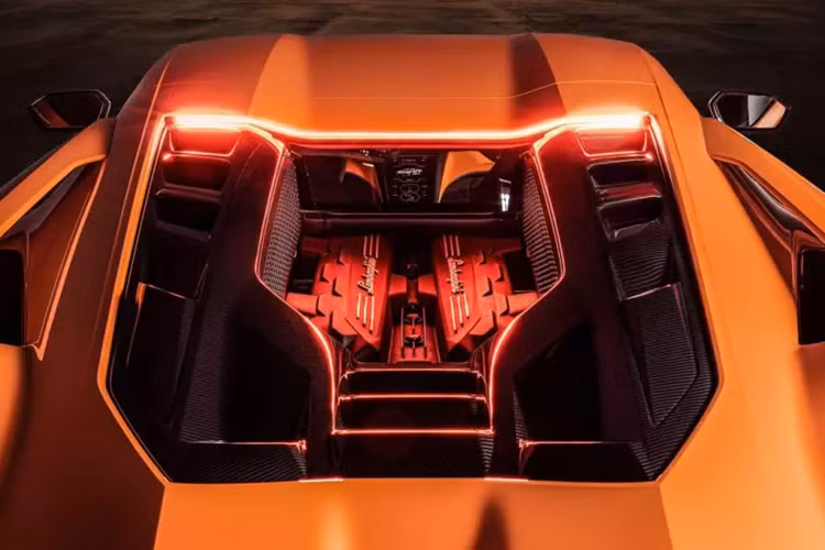 Lamborghini Revuelto của Minh Nhựa sắp tậu là 1 cuộc cách mạnh của hãng siêu xe Lamborghini khi lần đầu tiên, họ sản xuất ra 1 chiếc siêu xe với hệ dẫn độngplug-in hybrid, dù đối thủ Ferrari đã đi trước vài năm.