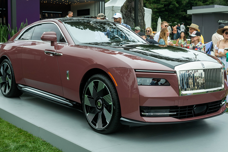 Hãng xe Anh quốc chia sẻ 515 km là quá đủ cho khách hàng của mình sau khi nghiên cứu đầy đủ, bởi "thượng đế" của Rolls-Royce trong garage có vài chiếc xe trong garage, nên việc họ thường xuyên phải lái Rolls-Royce Spectre ra đường không nhiều.