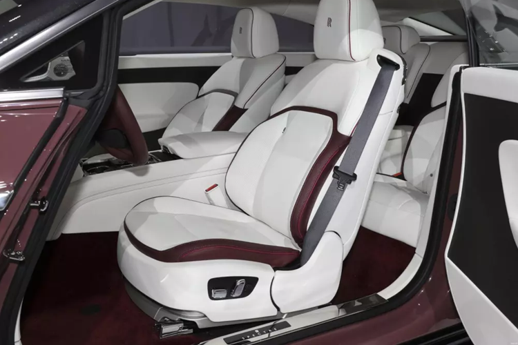 Có lẽ đây là sự lận đận, làm tay chơi này không thể trải nghiệm chiếc xe SUV siêu sang đỉnh cao nhất của thế giới.