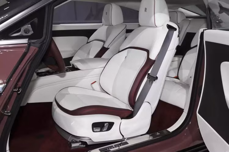 Có lẽ đây là sự lận đận, làm tay chơi này không thể trải nghiệm chiếc xe SUV siêu sang đỉnh cao nhất của thế giới.