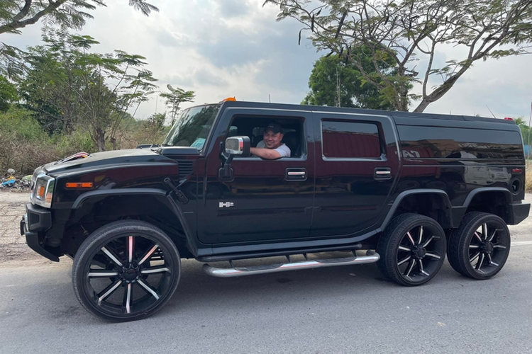 Động cơ xe đi kèm hộp số tự động 4 cấp cho bản cũ, từ năm 2008, xe được trang bị hộp số 6 cấp, nhờ đó mà chiếc SUV hạng sang cỡ lớn Hummer H2 có thời gian tăng tốc từ vị trí xuất phát lên 100 km/h chỉ trong thời gian từ 9,1 giây đến 10,9 giây.