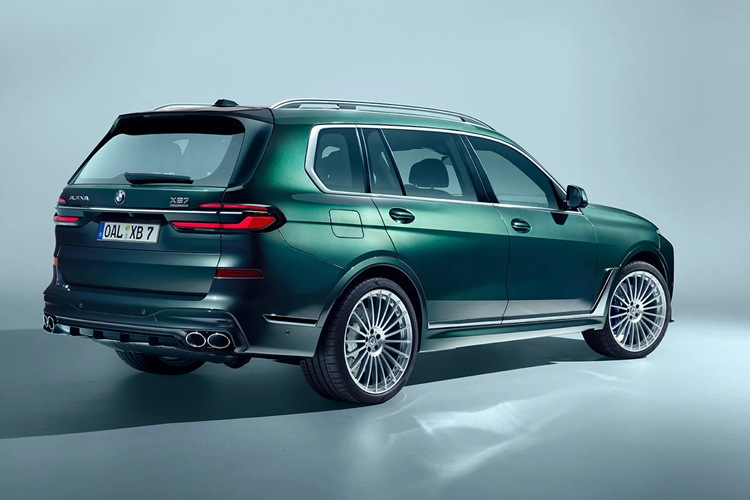 Khách hàng có thể lựa chọn các màu sắc tiêu chuẩn như màu Alpina Blue và Alpina Green II đặc trưng, cùng với các tùy chọn khác từ danh mục màu sắc cá nhân hóa BMW Personal.