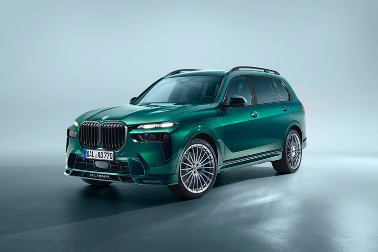 Mẫu xe SUV BMW Alpina XB7 đã từng được ra mắt lần đầu vào năm 2020 và từng được nâng cấp vào năm 2022 với một số chi tiết mới. BMW Alpina XB7 Manufaktur 2025 được phát triển dựa trên phiên bản nâng cấp 2022 nhưng xe được trang bị thêm nhiều các tính năng bổ sung khiến chiếc xe trở nên hấp dẫn hơn đối với những người mua SUV hạng sang.