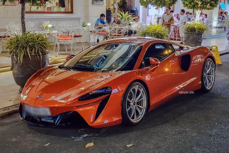 Ngam “kiet tac” McLaren Artura hon 14 ty tren pho Sai Gon