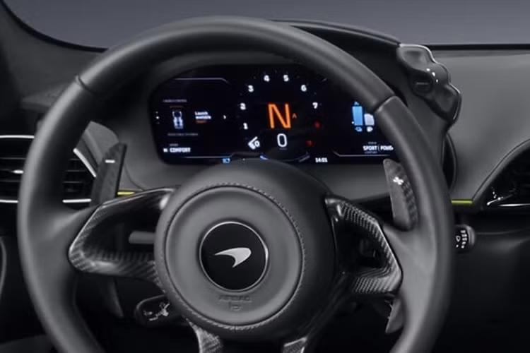 Hệ thống plug-in hybrid bao gồm một động cơ điện khối lượng nhẹ có công suất 95 mã lực và mô-men xoắn 225 Nm. Tổng cộng, toàn hệ thống sản sinh công suất tối đa 680 mã lực và mô-men xoắn 720 Nm, kết hợp hộp số tự động 8 cấp ly hợp kép và hệ dẫn động cầu sau.