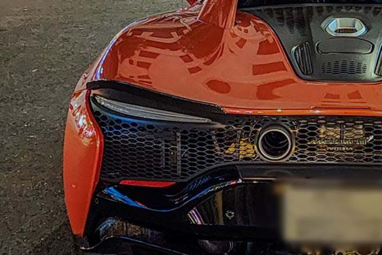 Với sức mạnh trên, xe chỉ mất 3 giây để tăng tốc 0-100 km/h, trước khi đạt giới hạn 330 km/h. McLaren Artura có khả năng tái tạo năng lượng thông qua quá trình đạp ga nhẹ hoặc phanh.