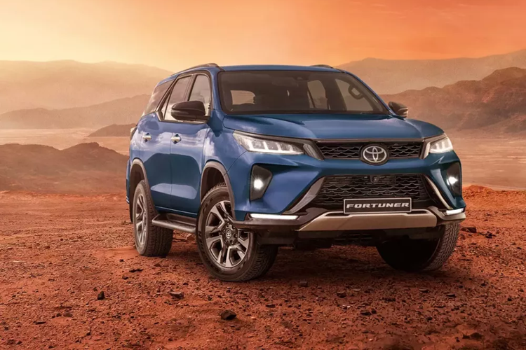 Tin đồn về việc dòng SUV hạng trung Toyota Fortuner có thêm phiên bản mild hybrid (MHEV) mới đã xuất hiện từ năm 2022. Tuy nhiên, mãi đến gần đây, hãng hãng mới hiện thực hóa điều này khi tung ra Toyota Fortuner MHEV 2024 mới ở thị trường Nam Phi.