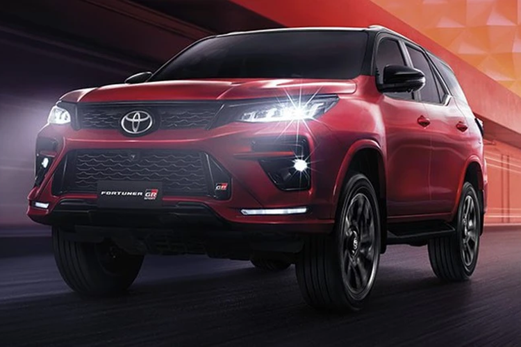 Toyota Fortuner MHEV 2024 có 2 chế độ lái là Eco và Sport. Bên cạnh đó, xe còn có khóa vi sai tiêu chuẩn. Phiên bản dẫn động 4 bánh sẽ có các chế độ cầu nhanh 2H, cầu nhanh 4H và cầu chậm 4L.