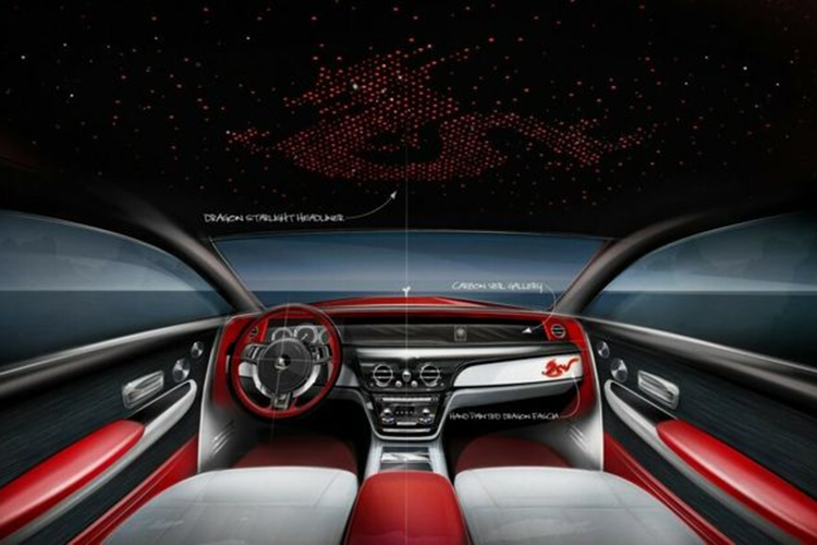 Ở phía dưới là các chi tiết gợn sóng mềm mại được tạo nên từ chất liệu carbon, đại diện cho sự năng động và linh hoạt. Ngoài ra, biểu tượng rồng còn được thêu ở tựa đầu mỗi ghế. Chi tiết này cũng được hoàn thiện hết sức cầu kỳ với 5.449 mũi khâu và 20 giờ làm việc.