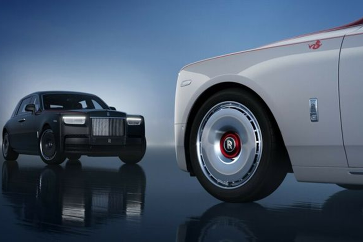 Tròn 12 năm trước, Rolls-Royce Phantom bản Year of Dragon cũng ra mắt chào đón năm Nhâm Thìn 2012 với số lượng chỉ 33 chiếc, trong đó có 2 chiếc thuộc về đại gia Việt Nam. Hiện chưa rõ trong số 4 chiếc Rolls-Royce bản Giáp Thìn 2024, có xe nào sẽ về tay các tỷ phú nước ta hay không.