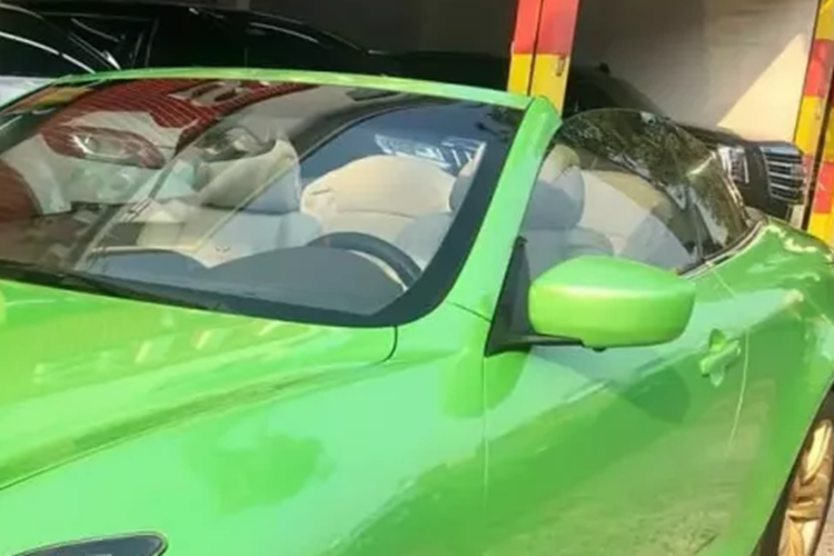 Nhưng khi bàn về mức giá bán của xe, đã có không ít người bất ngờ, vì cho rằng, giá xe Infiniti G37 Convertible đang được thách cưới 1,38 tỷ đồng, khá là cao.