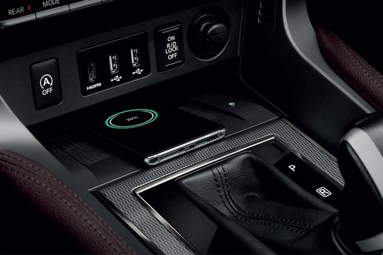 Các tính năng an toàn xuất hiện trên mẫu SUV này bao gồm cảnh báo va chạm trước, cảnh báo điểm mù với hỗ trợ chuyển làn, chống tăng tốc đột ngột, điều khiển hành trình thích ứng, đèn pha thích ứng. Camera 360, cảnh báo phương tiện cắt ngang phía sau, cảnh báo áp suất lốp, cảm biến lùi.