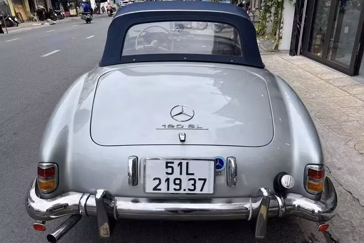 Lý do cho việc "Qua" Vũ mua Mercedes-Benz 190 SL có thể vì sở thích những mẫu xe độc lạ ở Việt Nam, cũng như gu chơi xe Mercedes-Benz, ông được cho đã sở hữu hơn 55 chiếc xe có logo "ngôi sao 3 cánh", trong số này, đội hình xe Mercedes-Benz phiên bản SLS, GT, SLK rất đáng nể.
