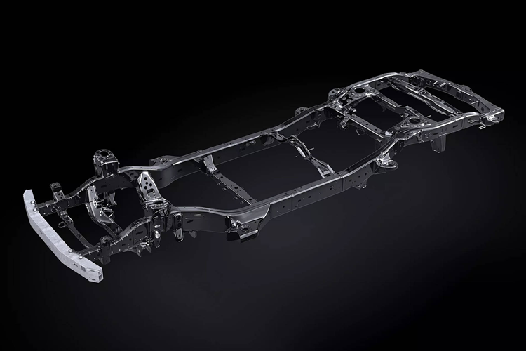 Theo phong cách điển hình của Lexus, các hệ thống địa hình quan trọng, như hộp chuyển số tầm thấp, Kiểm soát độ cao chủ động và Kiểm soát lực kéo chủ động, vẫn hoàn toàn nguyên vẹn, duy trì các thông tin địa hình của LX.