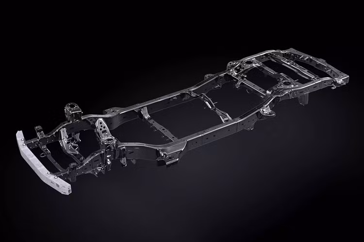 Theo phong cách điển hình của Lexus, các hệ thống địa hình quan trọng, như hộp chuyển số tầm thấp, Kiểm soát độ cao chủ động và Kiểm soát lực kéo chủ động, vẫn hoàn toàn nguyên vẹn, duy trì các thông tin địa hình của LX.