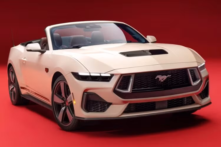 Động cơ đi kèm hộp số sàn 6 cấp. Nếu khách hàng muốn nâng cấp lên hộp số tự động 10 cấp SelectShift thì sẽ phải chi thêm số tiền là 1.595 USD (khoảng 40,5 triệu đồng).