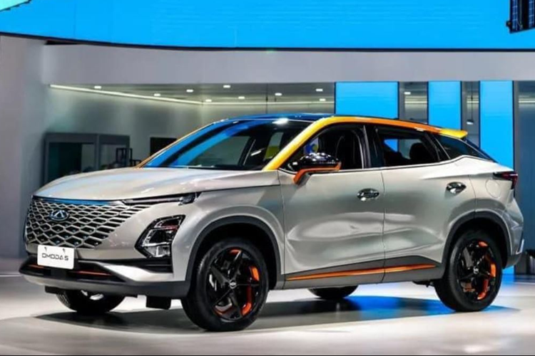 Về mẫu Omoda E5, xe được giới thiệu là phiên bản thuần điện của Omoda 5. Kích thước của xe ngang cỡ VinFast VF e34 tại Việt Nam. Không rõ xe có giá bán thế nào, thời gian ra mắt ra sao nhưng thực tế, Omoda vẫn chưa có hệ thống trạm sạc tại Việt Nam.