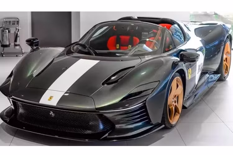 Nhưng Ferrari cho rằng những chiếc xe hàng độc chỉ nên chiếm 20%/1 năm trong tổng số các phiên bản, chứ không nên sản xuất hết, đáp ứng nhu cầu của nhiều người. Còn với các siêu xe bản giới hạn, hãng còn có cách bán hàng đặc biệt hơn, gửi thư mời mua xe, chìa khóa hay bất cứ thứ gì đến khách hàng mà mình chọn lọc kỹ