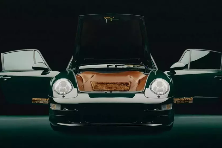 Sáng tạo riêng này đánh dấu sự hợp tác thứ năm giữa Porsche và Aime Leon Dore, như một phần của dự án đang diễn ra nhằm thổi luồng sinh khí mới vào những mẫu xe Porsche 930 Turbo cổ điển với một chút phong cách thời trang.