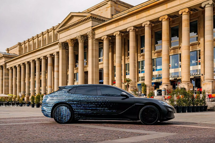 Theo Car News China, mẫu xe này nhiều khả năng sẽ được trang bị hệ thống hybrid sạc điện. Ông Zhao Changjiang -CEO của Denza cho biết Z9 GT có khả năng hoàn thành bài chạy thử đường zig zag ở tốc độ lên tới 90 km/h. Vị lãnh đạo này cũng khẳng định rằng Z9 vượt cả Panamera và S-Class về trang bị nội thất, sự thoải mái và khả năng tăng tốc.