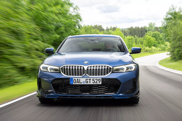 Nhờ sức mạnh được cải tiến của động cơ, giờ đây các xe Alpina mới đều có thể tăng tốc 0-100 km/h trong khoảng thời gian nhanh hơn 0,2 giây so với những biến thể BMW tương ứng.