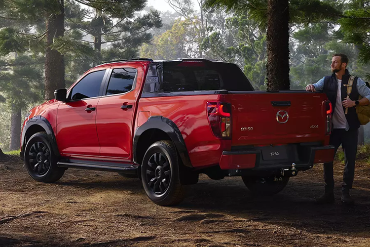 Hiện chưa rõ giá xe Mazda BT-50 2025 tại Thái Lan và liệu mẫu xe bán tải này có quay trở lại thị trường Việt Nam hay không. Từ hồi tháng 5/2024, BT-50 đã lặng lẽ biến mất khỏi danh mục sản phẩm của Mazda Việt Nam. Đến thời điểm hiện tại, Mazda vẫn chưa giải thích lý do vì sao ngừng bán mẫu xe bán tải này ở Việt Nam.