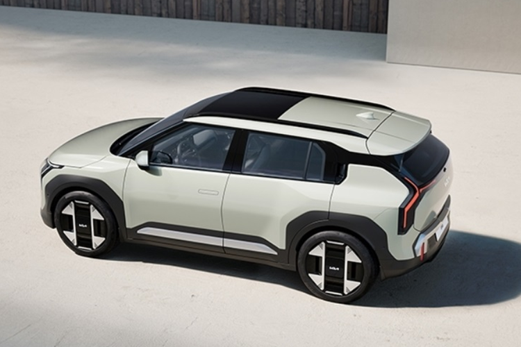 Kia EV3 được phát triển dựa trên khung gầm E-GMP giống các đàn anh EV6 hay EV9, tuy nhiên cấu trúc sạc chỉ là 400V thay vì 800V để tiết kiệm chi phí.