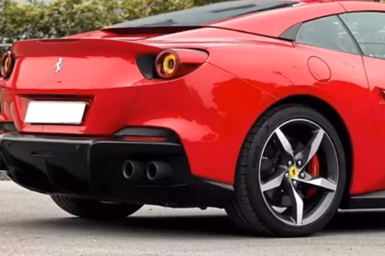 Với sức mạnh này, phiên bản nâng cấp của dòng siêu xe mui trần Ferrari Portofino M có thể tăng tốc từ vị trí xuất phát lên 100 km/h chỉ trong khoảng thời gian 3,45 giây, 0-200 km/h trong 9,8 giây, trước khi đạt tốc độ tối đa 320 km/h.