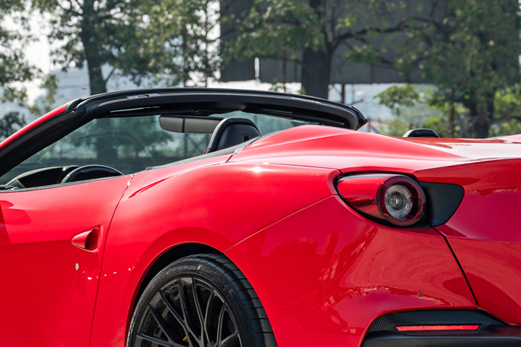 Ferrari Portofino M vẫn được trang bị khối động cơ V8, tăng áp kép, dung tích 3.9 lít nhưng đã được tinh chỉnh lại nhằm cho công suất tối đa 612 mã lực, tăng 20 mã lực và mô-men xoắn cực đại của siêu xe này là 760 Nm, ngang với chiếc siêu xe Ferrari Roma.