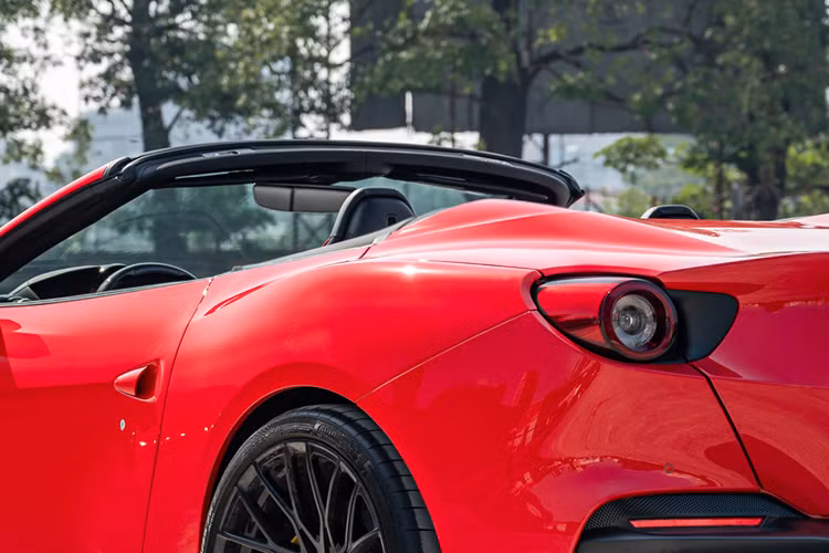 Ferrari Portofino M vẫn được trang bị khối động cơ V8, tăng áp kép, dung tích 3.9 lít nhưng đã được tinh chỉnh lại nhằm cho công suất tối đa 612 mã lực, tăng 20 mã lực và mô-men xoắn cực đại của siêu xe này là 760 Nm, ngang với chiếc siêu xe Ferrari Roma.