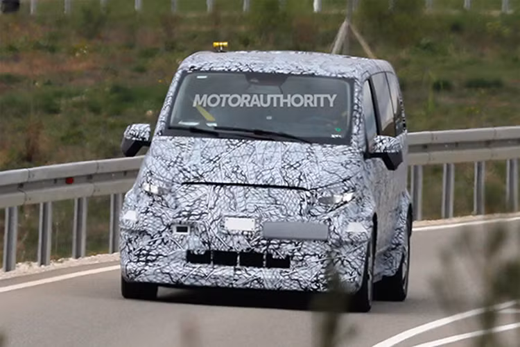 Mercedes-Benz V-Class EV 2026 mới cũng được trang bị công nghệ tự lái cấp 2 là loại tiêu chuẩn và tích hợp thêm công nghệ tự lái cấp 3. Các dòng xe van thương mại của hãng sẽ được trang bị hệ thống tự lái cao cấp.