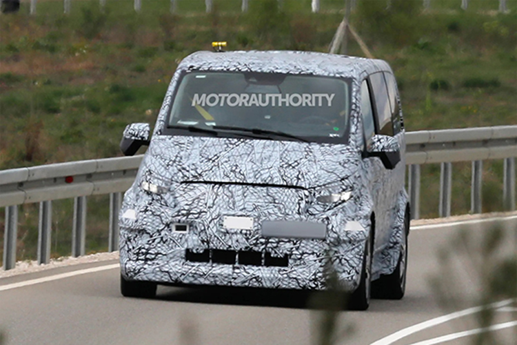 Mercedes-Benz V-Class EV 2026 mới cũng được trang bị công nghệ tự lái cấp 2 là loại tiêu chuẩn và tích hợp thêm công nghệ tự lái cấp 3. Các dòng xe van thương mại của hãng sẽ được trang bị hệ thống tự lái cao cấp.