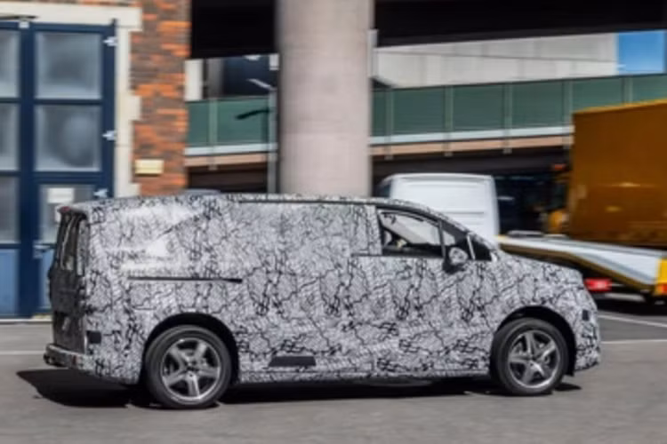 Chỉ biết rằng, chúng sẽ có hai tùy chọn dẫn động cầu trước và hai cầu. Xe sẽ có công nghệ điện 800V, sạc 22 kW AC và hệ điều hành MB.OS mới nhất. Bên cạnh đó, các mẫu xe van cao cấp của Mercedes-Benz (từ V-Class trở lên các dự án độc quyền) sẽ có phạm vi di chuyển lớn hơn mức 500 km/sạc.