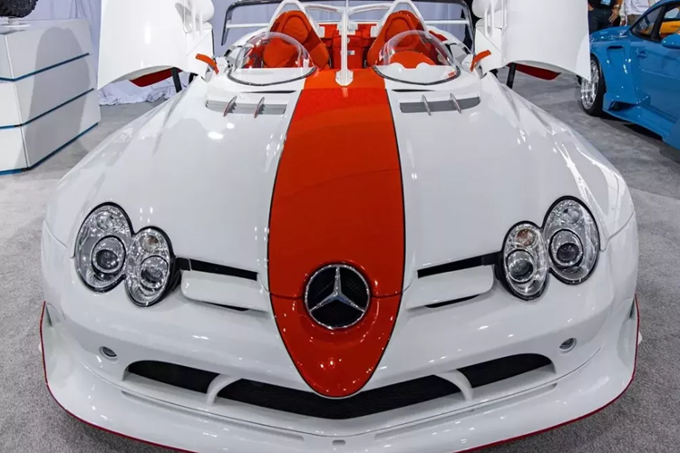 Đây là một phiên bản hoang dã của chiếc Mercedes-Benz SLR McLaren mui trần mang tính biểu tượng khiến cho 1 chiếc SLR 'Renovatio' của Mansory có vẻ kín đáo hơn khi so sánh tại sự kiện này. Một bộ bodykit gồm 30 chi tiết đã được phát triển cho siêu xe Đức.