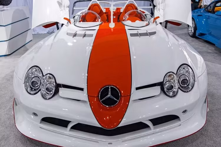 Đây là một phiên bản hoang dã của chiếc Mercedes-Benz SLR McLaren mui trần mang tính biểu tượng khiến cho 1 chiếc SLR 'Renovatio' của Mansory có vẻ kín đáo hơn khi so sánh tại sự kiện này. Một bộ bodykit gồm 30 chi tiết đã được phát triển cho siêu xe Đức.