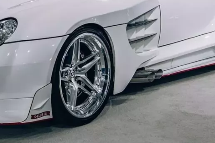 Để bắt đầu, SLR McLaren đã được chuyển đổi thành một chiếc xe giả tốc độ dường như lấy cảm hứng từ chiếc AMG GT-S Speedlegend của Bussnik được ra mắt cách đây vài năm.